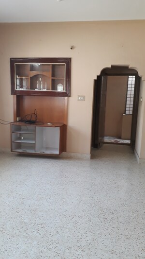 Room in 2 BHK Builder Floor at Hrbr Layout – for Rent