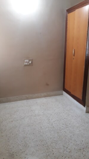 Room in 2 BHK Builder Floor at Hrbr Layout – for Rent