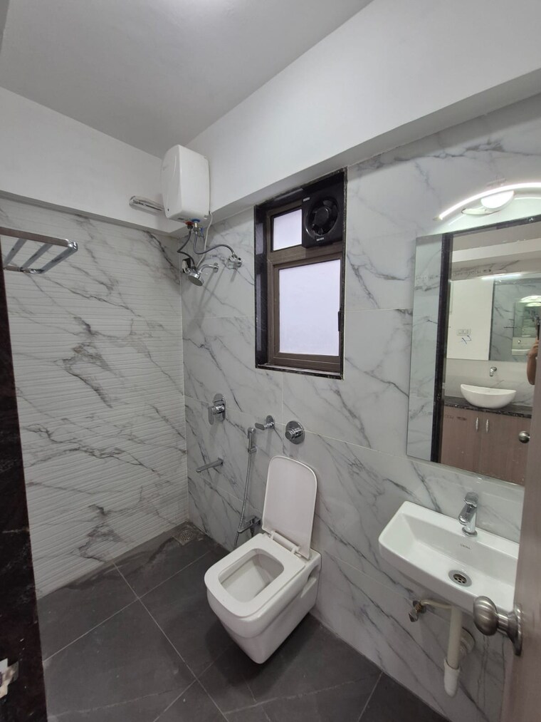 Bathroom, border-roads-chs-phase-1 2 Bedroom 820 Sq.Ft. Apartment In Dhanori Pune 10645907