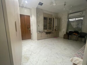 1 BHK Apartment For Rent in Kemps Corner