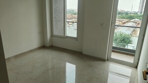 Room in 3 BHK Apartment at Smart World Orchard, Sector 61 – for Rent