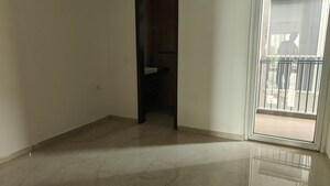 Room in 3 BHK Apartment at Smart World Orchard, Sector 61 – for Rent