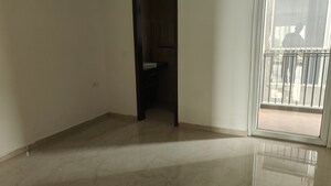 Room in 3 BHK Apartment at Smart World Orchard, Sector 61 – for Rent