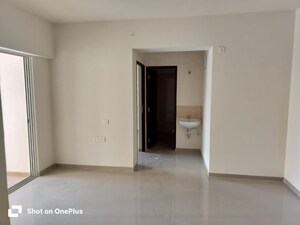 Room in 2 BHK Apartment at Puranik Abitante, Bavdhan – for Rent