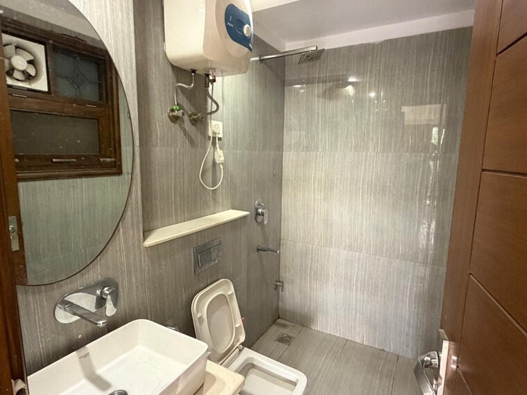 Bathroom, sector 43 4 Bedroom 555 Sq.Yd. Builder Floor In Sector 43 Gurgaon 10645962