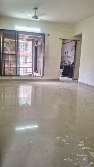Room in 2 BHK Apartment at K K Nehru Tower, Ulwe – for Rent