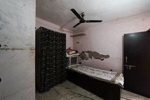 Bedroom in 5 BHK Independent House at Ghatlodia – for Sale