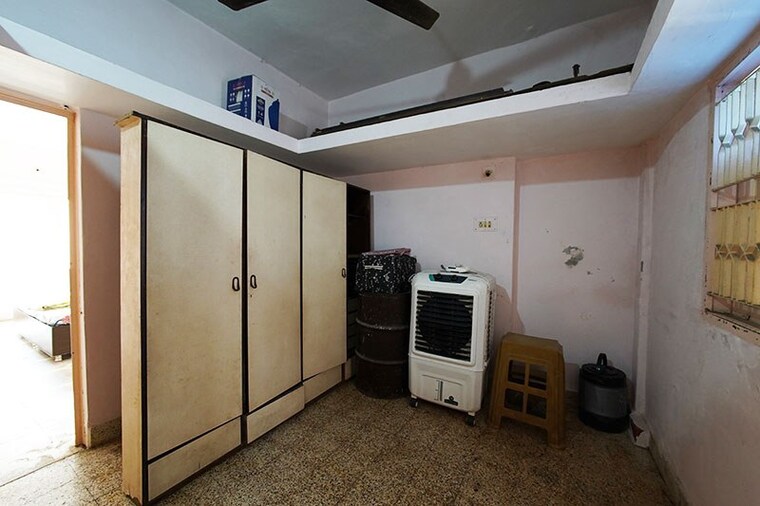  Parking, ghatlodia 5 Bedroom 240 Sq.Yd. Independent House In Ghatlodia Ahmedabad 10646069