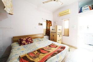 Bedroom in 5 BHK Independent House at Ghatlodia – for Sale
