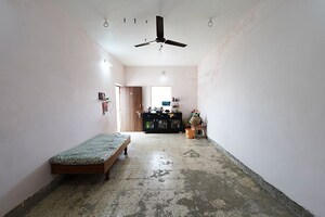 Room in 5 BHK Independent House at Ghatlodia – for Sale