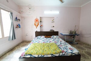 Bedroom in 5 BHK Independent House at Ghatlodia – for Sale