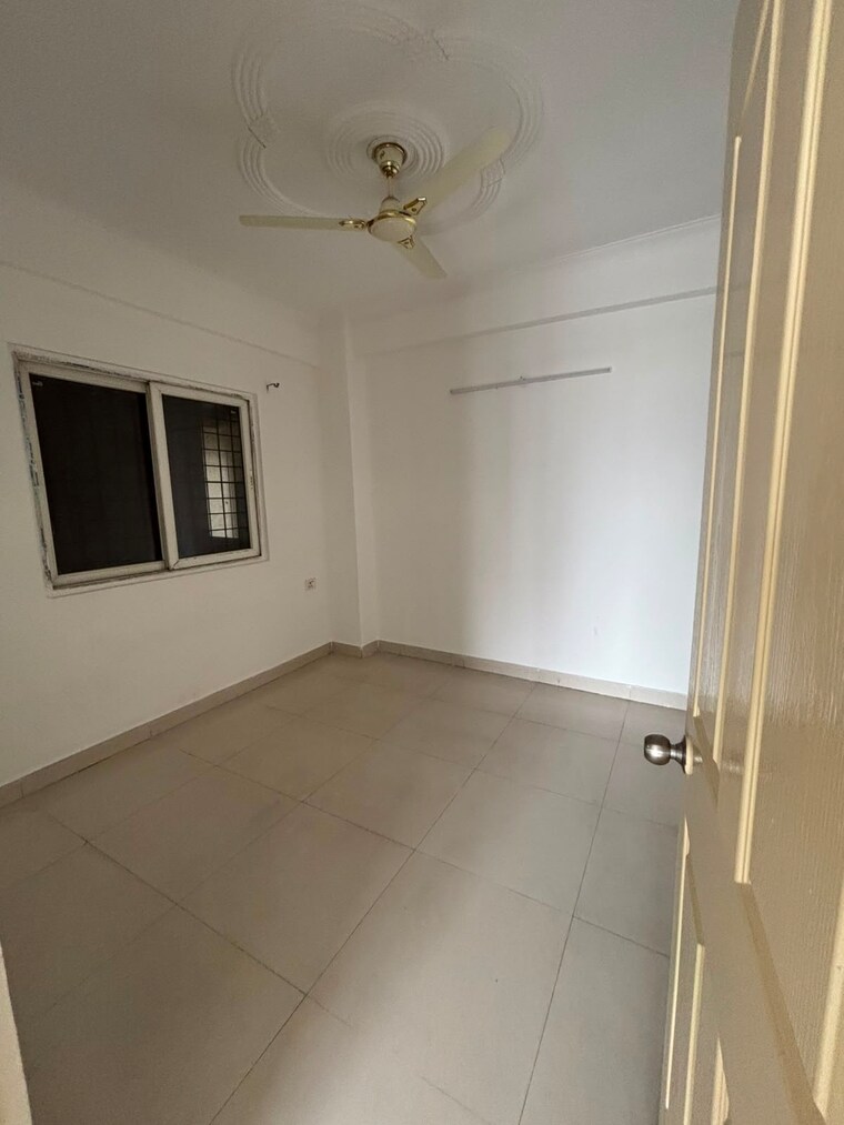 Room, galaxy-royale 2 Bedroom 990 Sq.Ft. Apartment In Gaur City 2 Greater Noida 10646059