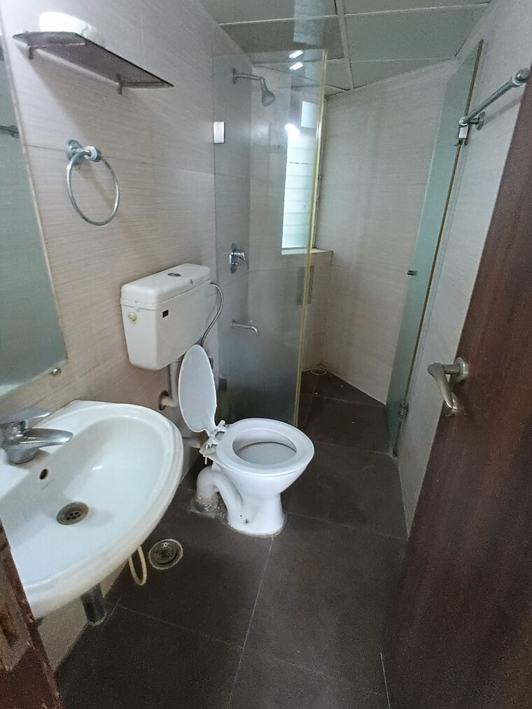 Bathroom, lokhandwala-whispering-palms-xxclusives 3.5 Bedroom 1450 Sq.Ft. Apartment In Kandivali East Mumbai 10646080