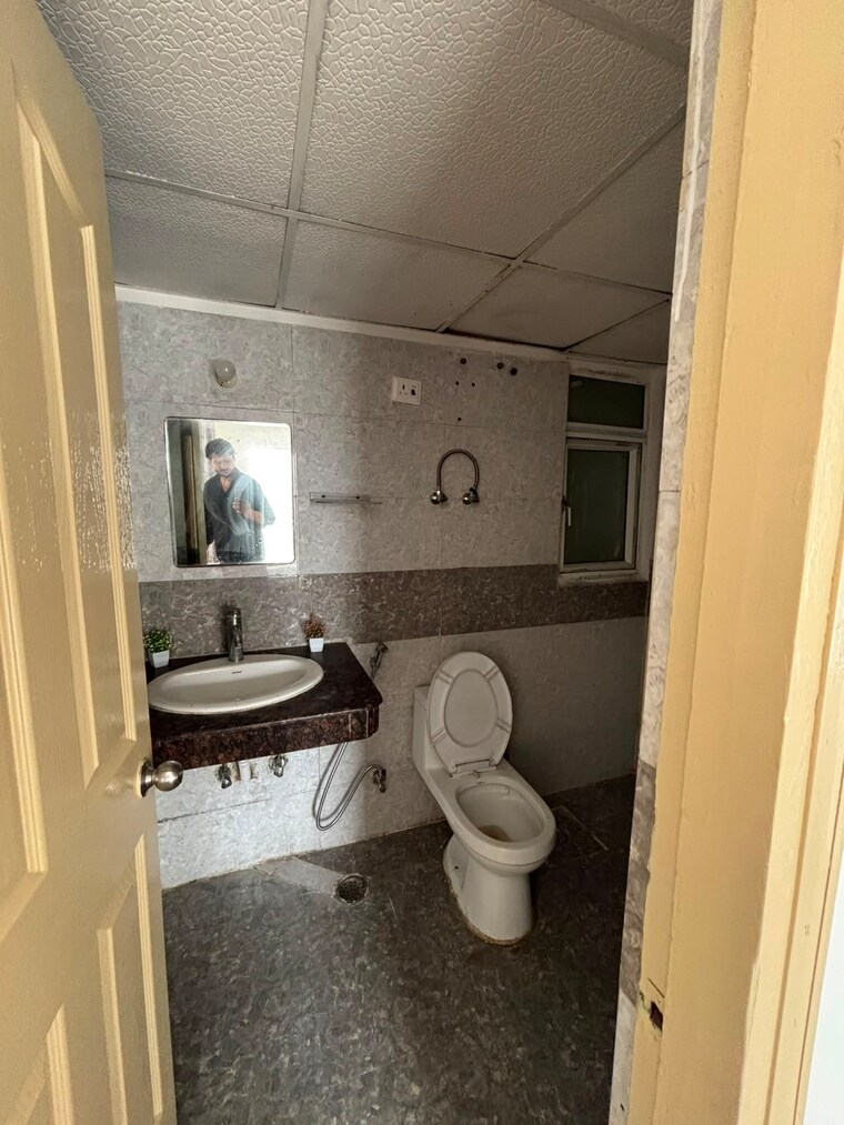 Bathroom, galaxy-royale 2 Bedroom 990 Sq.Ft. Apartment In Gaur City 2 Greater Noida 10646059