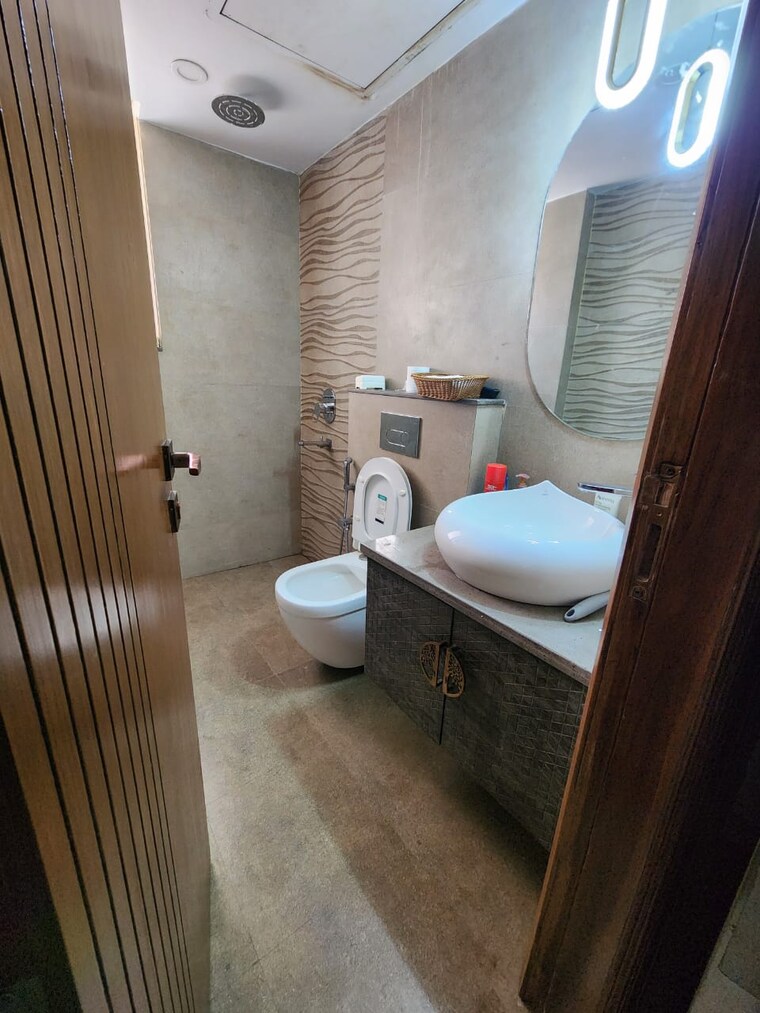Bathroom, sector 57 4 Bedroom 4500 Sq.Ft. Builder Floor In Sector 57 Gurgaon 10646571