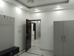 Room in 3 BHK Builder Floor at Ashoka Enclave 3, Sector 35 – for Rent