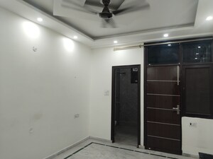 Room in 3 BHK Builder Floor at Ashoka Enclave 3, Sector 35 – for Rent