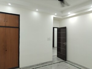 Room in 3 BHK Builder Floor at Ashoka Enclave 3, Sector 35 – for Rent