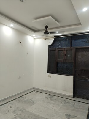 Room in 3 BHK Builder Floor at Ashoka Enclave 3, Sector 35 – for Rent