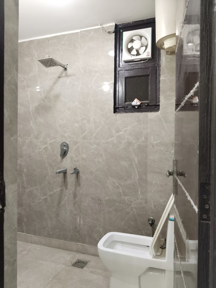 Bathroom, ashoka-enclave-3 3 Bedroom 1800 Sq.Ft. Builder Floor In Sector 35 Faridabad 10646624