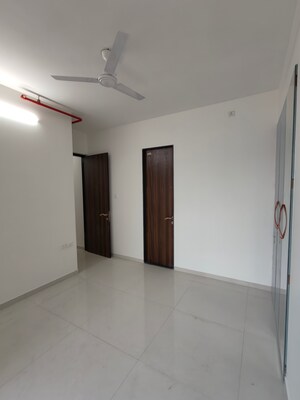 Room in 1.5 BHK Apartment at Sheth Zuri, Laxmi Nagar – for Rent