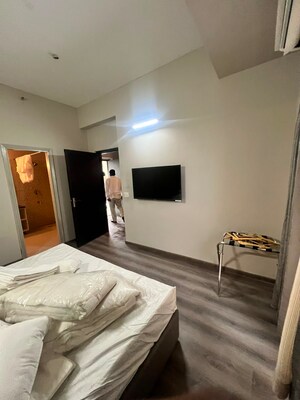 Bedroom in Studio Apartment at Silverglades Merchant Plaza, Sector 88 – for Rent