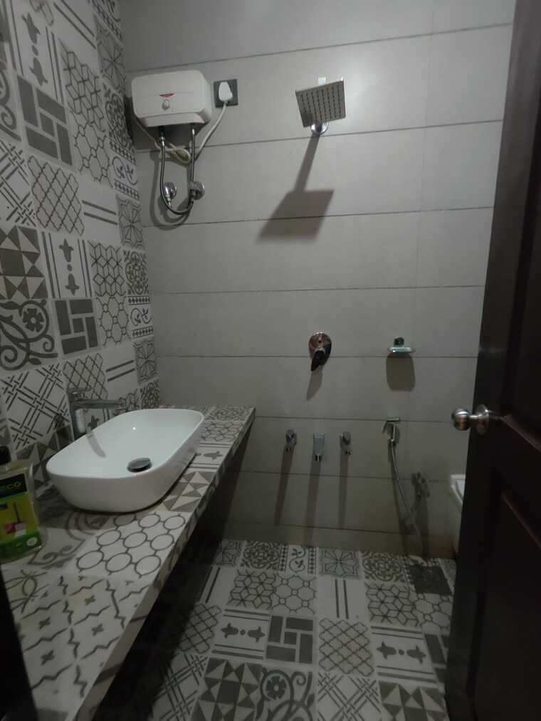 Bathroom, raunak-unnathi-gardens 2 Bedroom 750 Sq.Ft. Apartment In Pokhran Road No One Thane 10646640