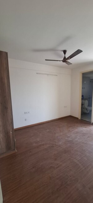 2 BHK Apartment For Rent in Vip Road