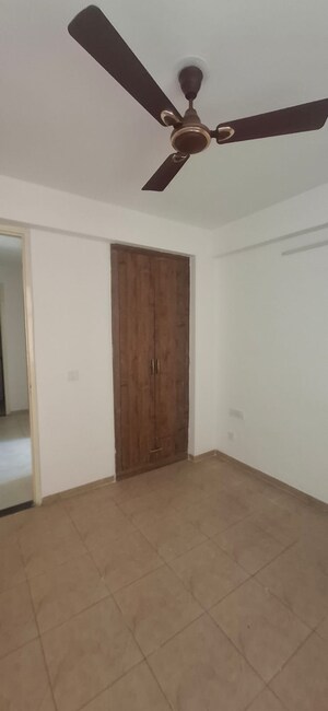 Room in 2 BHK Apartment at Vip Road – for Rent