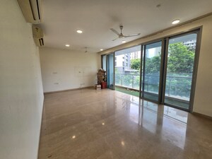 Room in 3 BHK Apartment at Oberoi Exquisite Goregaon, Goregaon East – for Rent