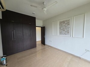 Room in 3 BHK Apartment at Oberoi Exquisite Goregaon, Goregaon East – for Rent
