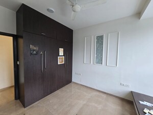 Room in 3 BHK Apartment at Oberoi Exquisite Goregaon, Goregaon East – for Rent