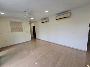 Room in 3 BHK Apartment at Oberoi Exquisite Goregaon, Goregaon East – for Rent
