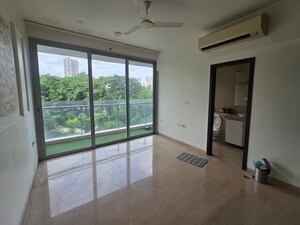 Room in 3 BHK Apartment at Oberoi Exquisite Goregaon, Goregaon East – for Rent