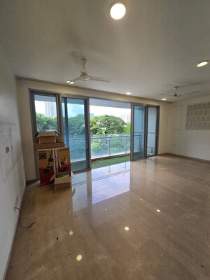 Room in 3 BHK Apartment at Oberoi Exquisite Goregaon, Goregaon East – for Rent