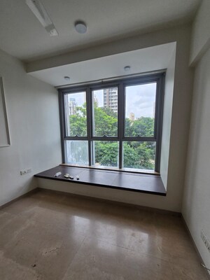 Room in 3 BHK Apartment at Oberoi Exquisite Goregaon, Goregaon East – for Rent