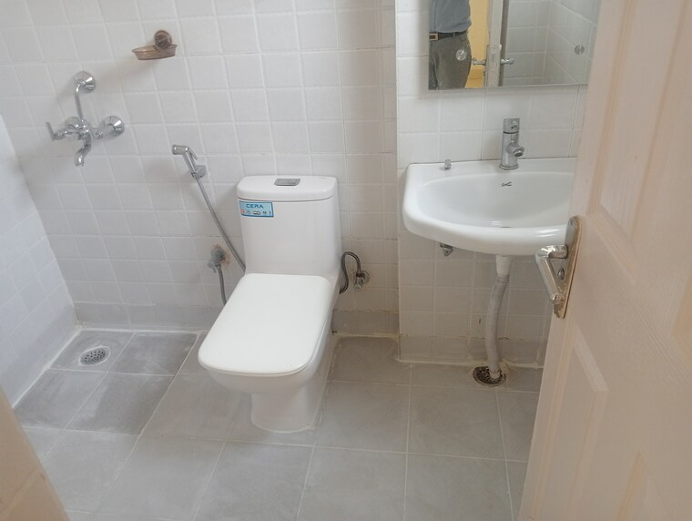 Bathroom, unitech-uniworld-gardens-2 3 Bedroom 1355 Sq.Ft. Apartment In Sector 47 Gurgaon 10646623