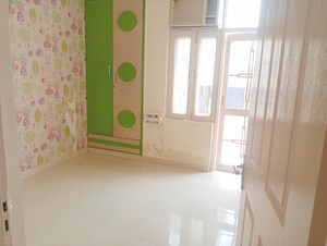 Room in 3 BHK Apartment at Unitech Uniworld Gardens 2, Sector 47 – for Rent