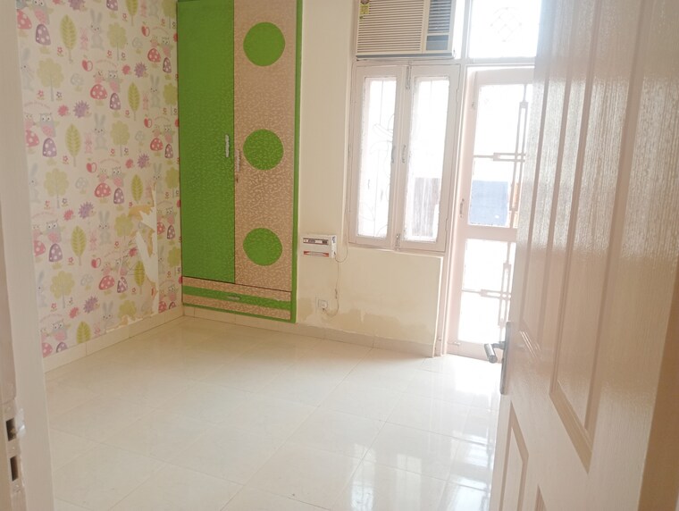 Room, unitech-uniworld-gardens-2 3 Bedroom 1355 Sq.Ft. Apartment In Sector 47 Gurgaon 10646623