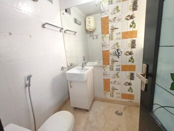 3 BHK Flat for Rent in Vasant Kunj, Delhi