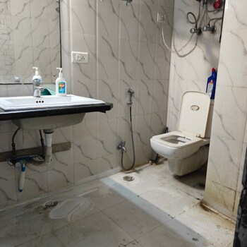 2 BHK Flat for Rent in Vasant Kunj, Delhi