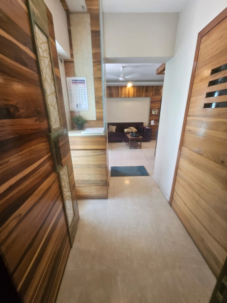 Room, khar west 3 Bedroom 840 Sq.Ft. Apartment In Khar West Mumbai 10651553