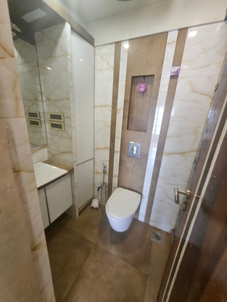 Bathroom, khar west 3 Bedroom 840 Sq.Ft. Apartment In Khar West Mumbai 10651553