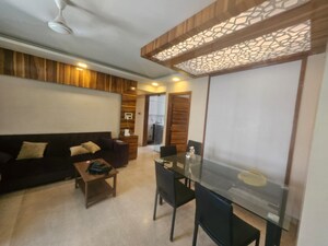 Room in 3 BHK Apartment at Khar West – for Sale