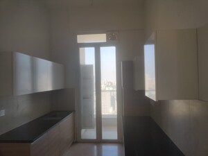 Room in 4 BHK Apartment at Omkar Alta Monte, Malad East – for Rent
