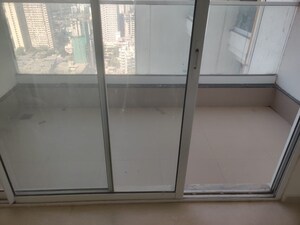 Room in 4 BHK Apartment at Omkar Alta Monte, Malad East – for Rent