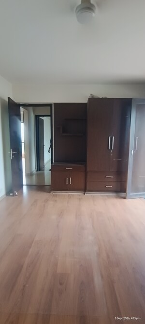 Room in 4 BHK Apartment at Eros Kenwood Tower, Sector 39 – for Sale