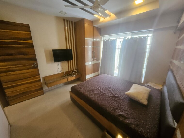 Room, khar west 3 Bedroom 840 Sq.Ft. Apartment In Khar West Mumbai 10651660