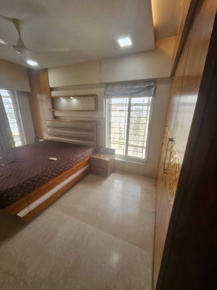 Room, khar west 3 Bedroom 840 Sq.Ft. Apartment In Khar West Mumbai 10651660