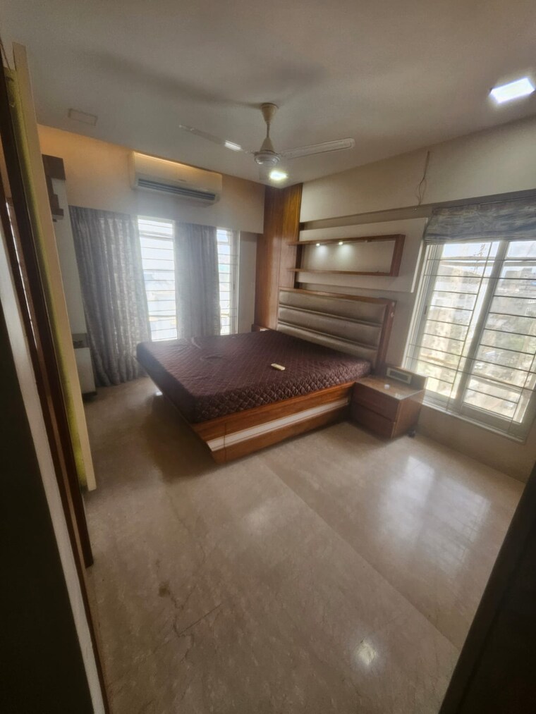 Room, khar west 3 Bedroom 840 Sq.Ft. Apartment In Khar West Mumbai 10651660